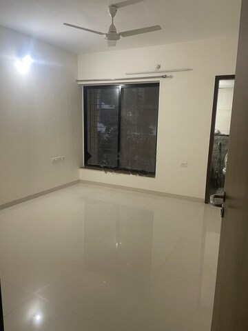 Room in 2 BHK Apartment at Puravankara Silversands, Mundhwa – for Rent