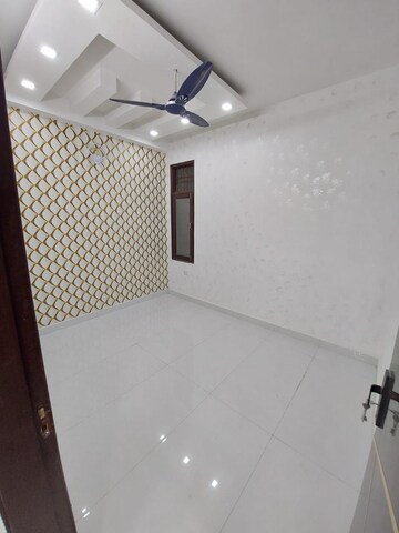 Room in 6 BHK Independent House at Ambika Apartments Vaishali, Vaishali Sector 1 – for Sale