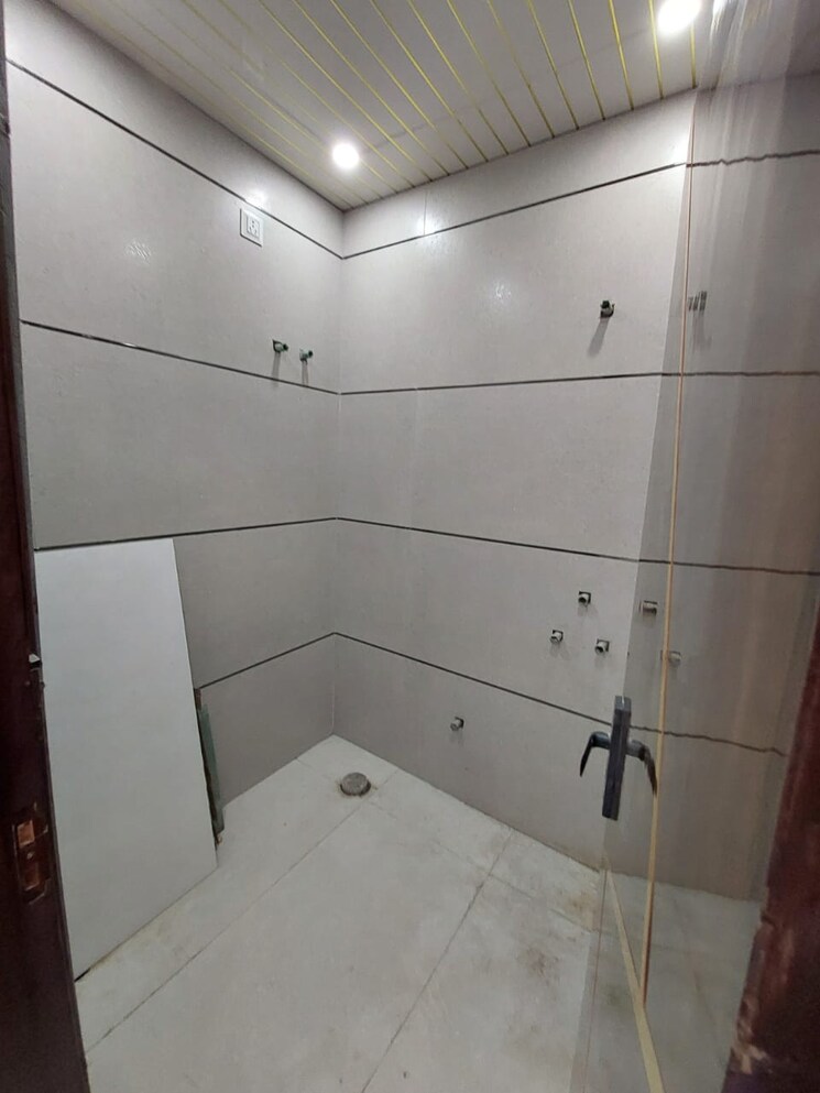 Bathroom, ambika-apartments-vaishali 6 Bedroom 1800 Sq.Ft. Independent House In Sector 1 Vaishali Ghaziabad 8412699