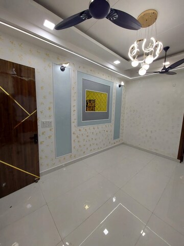 Room in 6 BHK Independent House at Ambika Apartments Vaishali, Vaishali Sector 1 – for Sale