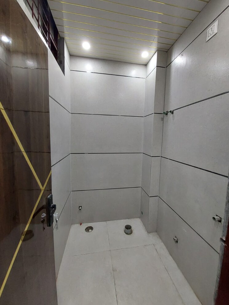 Bathroom, ambika-apartments-vaishali 6 Bedroom 1800 Sq.Ft. Independent House In Sector 1 Vaishali Ghaziabad 8412699