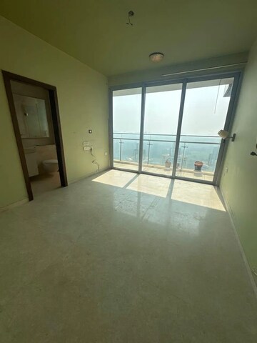 Room in 6 BHK Apartment at Oberoi Exquisite Goregaon, Goregaon East – for Sale