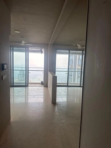 Room in 6 BHK Apartment at Oberoi Exquisite Goregaon, Goregaon East – for Sale