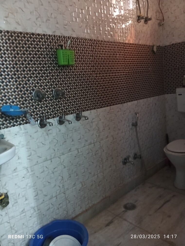 Bathroom, rohini sector 25 2 Bedroom 400 Sq.Ft. Builder Floor In Rohini Sector 25 Delhi 8412735
