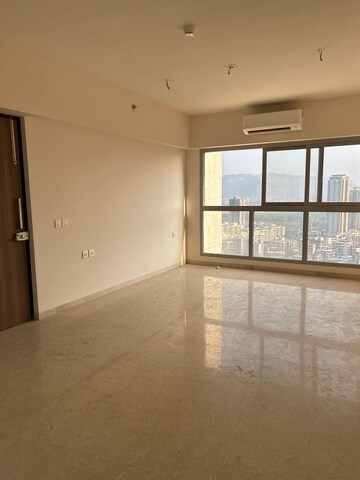 Room in 3 BHK Apartment at Kalpataru Parkcity, Kolshet Road – for Sale