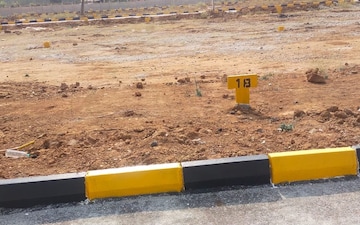 Plot For Sale in Redhills
