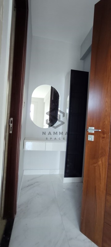 Plot Area in 3 BHK Builder Floor at Hsr Layout – for Rent