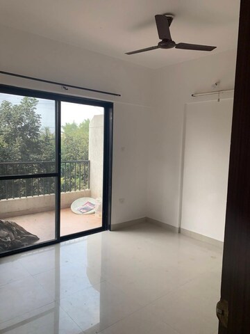 Room in 2 BHK Apartment at Magarpatta Annex, Hadapsar – for Rent
