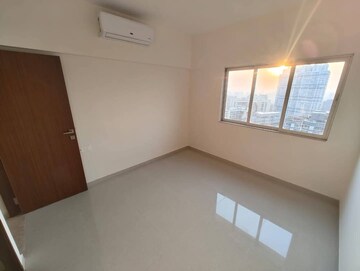 Room in 2 BHK Apartment at Omkar Signet, Malad East – for Rent
