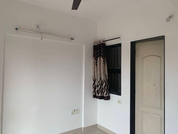 Room in 2 BHK Apartment at Magarpatta Annex, Hadapsar – for Rent