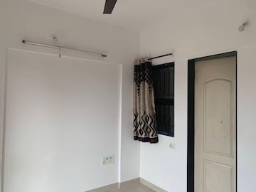 Room in 2 BHK Apartment at Magarpatta Annex, Hadapsar – for Rent