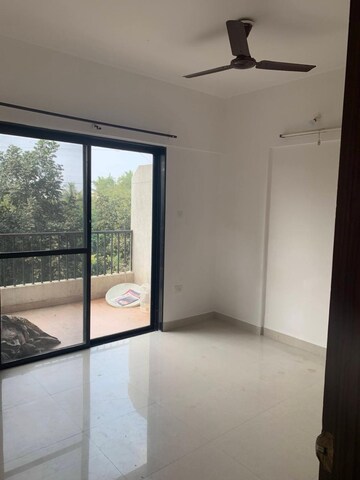 Room in 2 BHK Apartment at Magarpatta Annex, Hadapsar – for Rent
