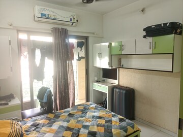 Room in 1 BHK Apartment at Dilshad Garden – for Sale