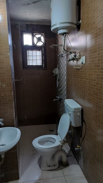 Bathroom in 1 BHK Builder Floor at Neb Sarai – for Rent