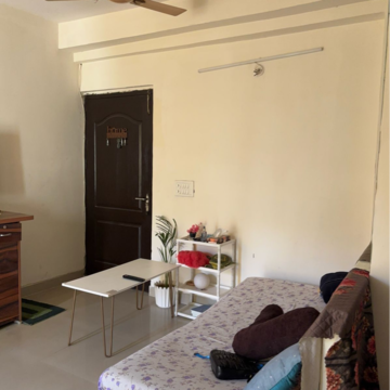 Team Area in 3 BHK Apartment at Gardenia Golf City, Noida Central – for Rent