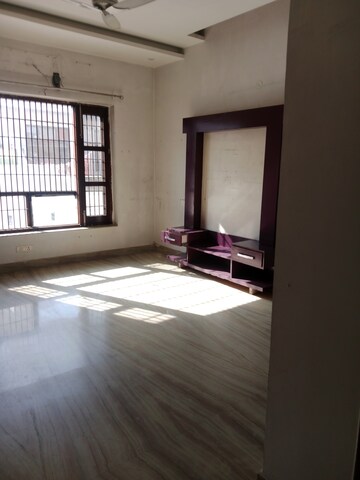 Room in 2 BHK Builder Floor at Sector 13 – for Rent