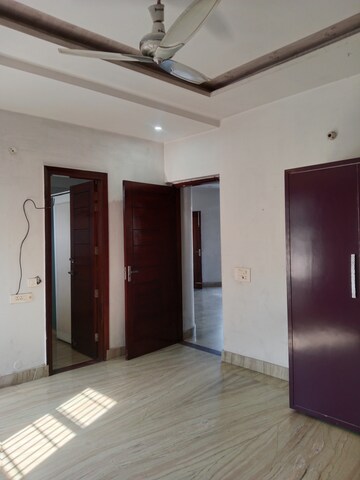 Room in 2 BHK Builder Floor at Sector 13 – for Rent