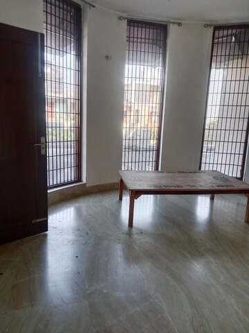 Room in 2 BHK Builder Floor at Sector 13 – for Rent