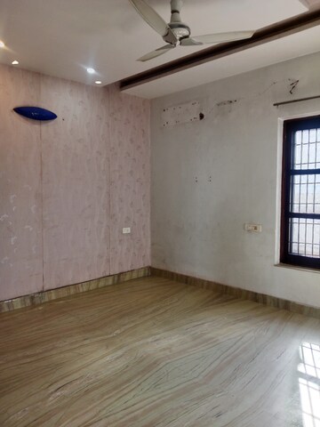 Room in 2 BHK Builder Floor at Sector 13 – for Rent