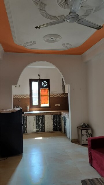 Furnished Amenities in 1 BHK Builder Floor at Neb Sarai – for Rent