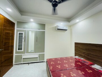 Room in 1 BHK Builder Floor at Sector 27 – for Rent