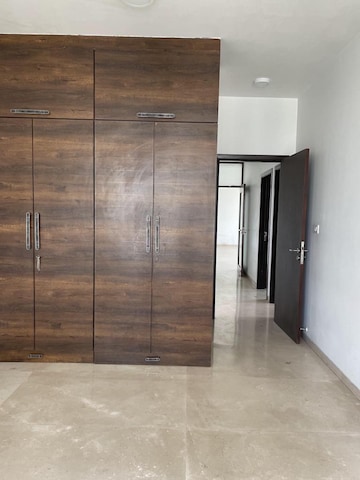 Room in 3 BHK Apartment at Oberoi Realty Exquisite, Goregaon East – for Rent