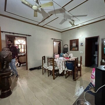 Parking in 2 BHK Builder Floor at Sector 23 – for Rent