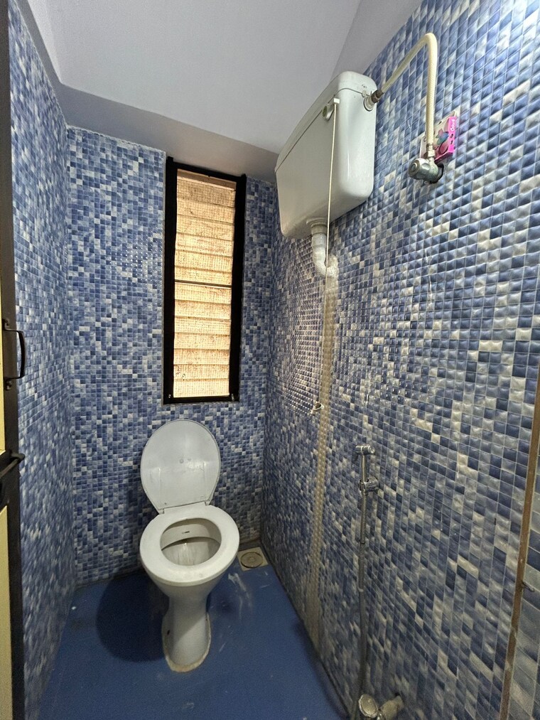 Bathroom, raheja-gardens 1 Bedroom 570 Sq.Ft. Apartment In Wanwadi Pune 8413354