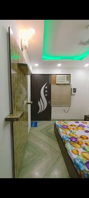 Bedroom in 2 BHK Builder Floor at Shalimar Bagh – for Rent