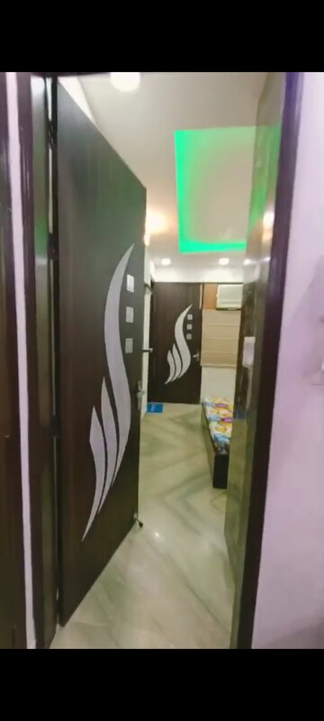 Master Bedroom in 2 BHK Builder Floor at Shalimar Bagh – for Rent