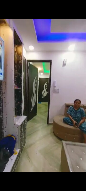 Master Bedroom in 2 BHK Builder Floor at Shalimar Bagh – for Rent