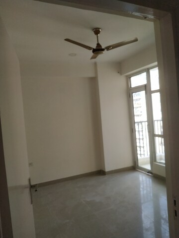 Room in 2 BHK Apartment at Sector 16c Greater Noida – for Sale