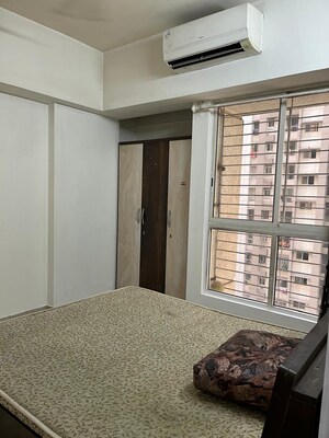 Room in 1 BHK Apartment at Lodha Amara, Kolshet Road – for Sale