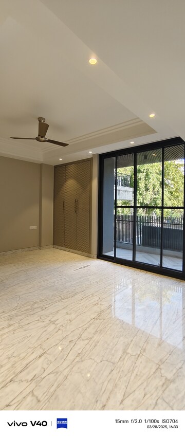 Room in 4 BHK Builder Floor at Vasant Vihar – for Rent