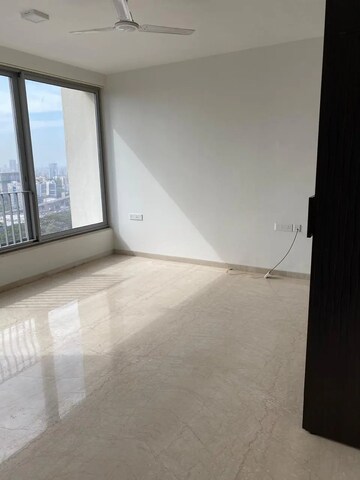 Room in 4 BHK Apartment at Lodha Fiorenza, Goregaon East – for Sale