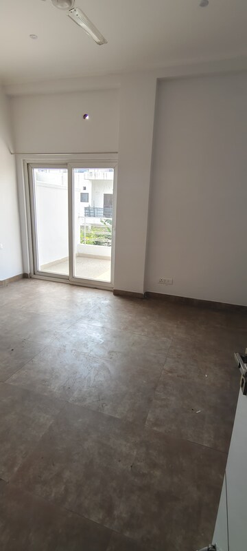 Room in 3 BHK Villa at Paramount Golfforeste Villas, Zeta I Greater Noida – for Rent