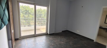 Room in 3 BHK Villa at Paramount Golfforeste Villas, Zeta I Greater Noida – for Rent