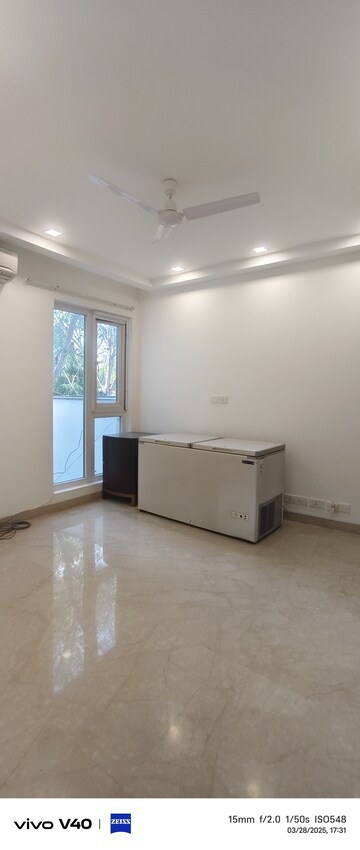 Room in 4 BHK Builder Floor at Hauz Khas Enclave – for Rent