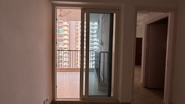 Room in 2 BHK Apartment at Sector 16c Greater Noida – for Sale