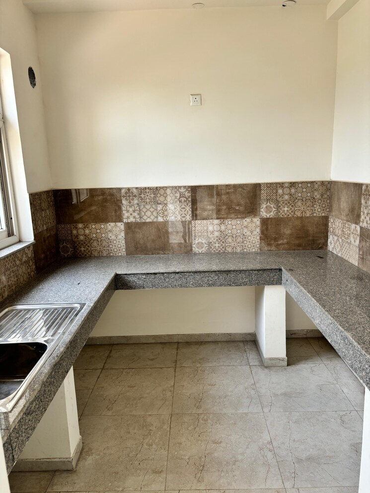 Kitchen, bptp-discovery-park 3.5 Bedroom 2800 Sq.Ft. Apartment In Sector 80 Faridabad 8413713