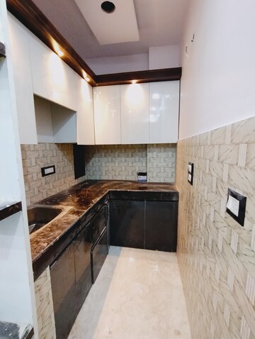 Kitchen in 1 BHK Builder Floor at Maharani Enclave – for Sale