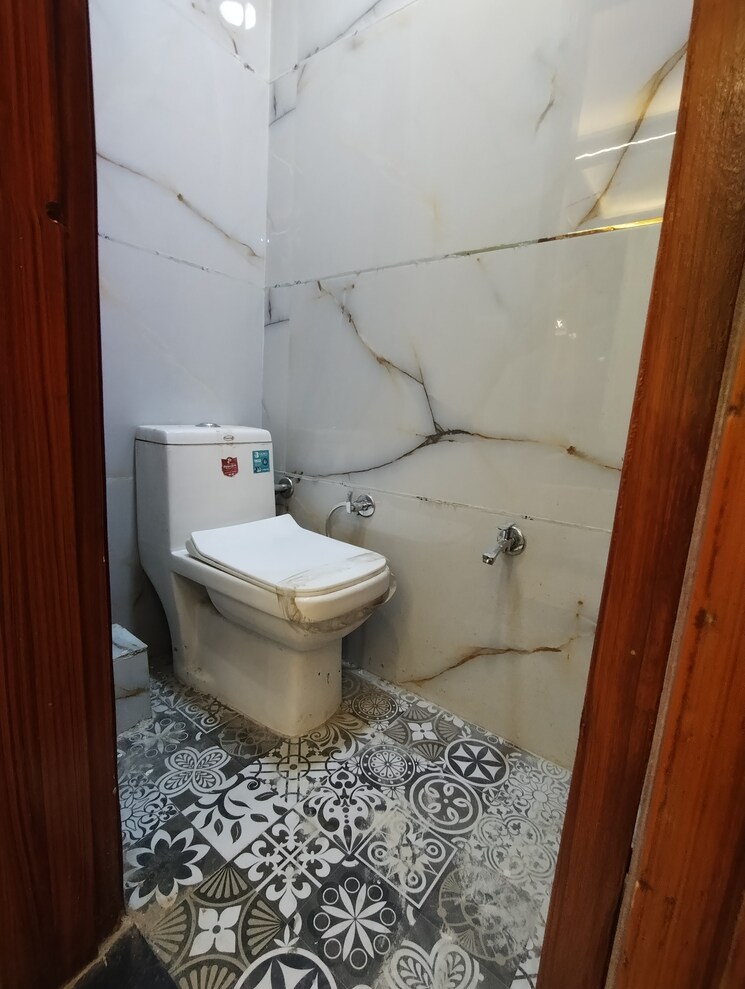 Attached Bathroom, om vihar 1 Bedroom 400 Sq.Ft. Builder Floor In Om Vihar Delhi 8413682