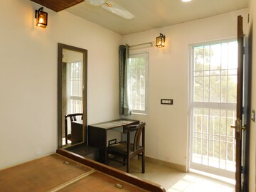 Room in 2 BHK Apartment at Green Park Extension – for Rent
