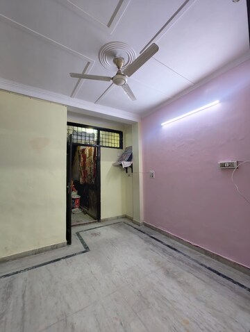 Room in 1 BHK Builder Floor at Govindpuri – for Rent