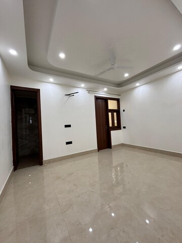 Room in 3 BHK Apartment at Palm Residency Chhatarpur, Chattarpur – for Rent
