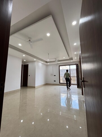 Room in 3 BHK Apartment at Palm Residency Chhatarpur, Chattarpur – for Rent