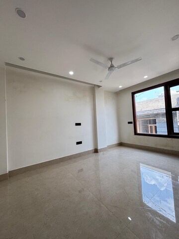 Room in 3 BHK Apartment at Palm Residency Chhatarpur, Chattarpur – for Rent