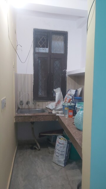 Furnished Amenities in 2.5 BHK Builder Floor at Mayur Vihar – for Sale