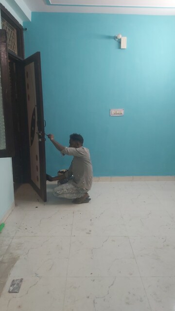 Furnished Amenities in 2.5 BHK Builder Floor at Mayur Vihar – for Sale