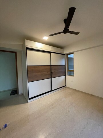 Room in 3 BHK Apartment at Godrej RKS, Chembur – for Rent